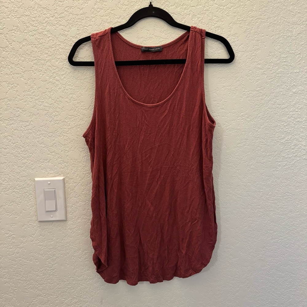 Split Side Tank Top - Picture 4 of 4